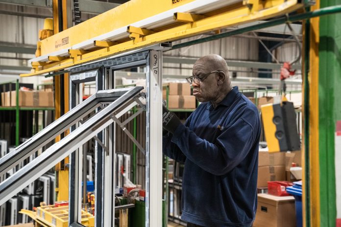 SHE01 - Shelforce team at work