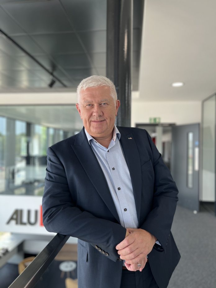 ALUK405-Paul-Roberts-has-joined-AluKs-dedicated-Trade-and-Residential-sales-team